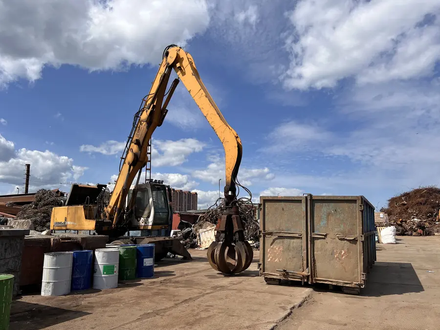 Liebherr с контейнером